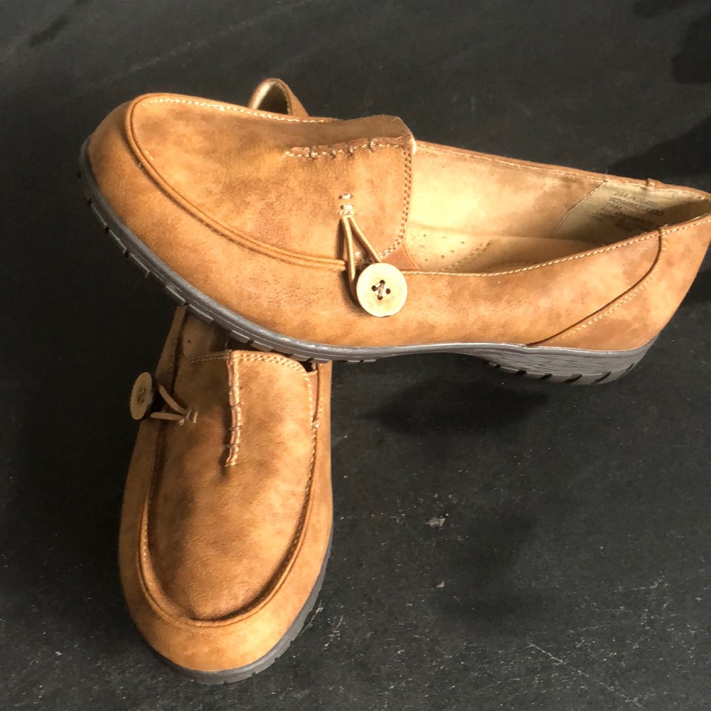 White Mt. brown loafers size 7.5 gently used